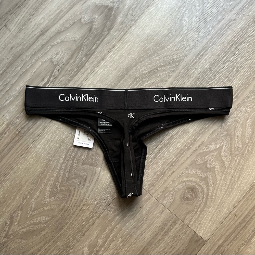 Calvin Klein | Modern Cotton Thong in Black (Medium) - Picture 7 of 9